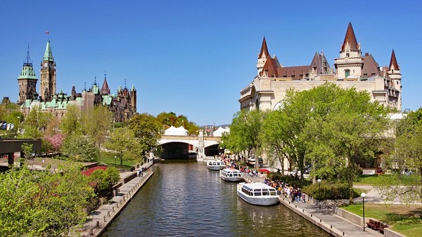 5 Best Places to Visit in Canada 2022